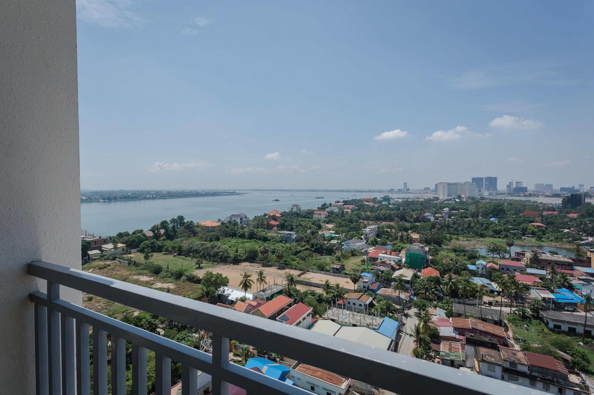 Mekong View Tower Hotel Phnom Penh Exterior photo