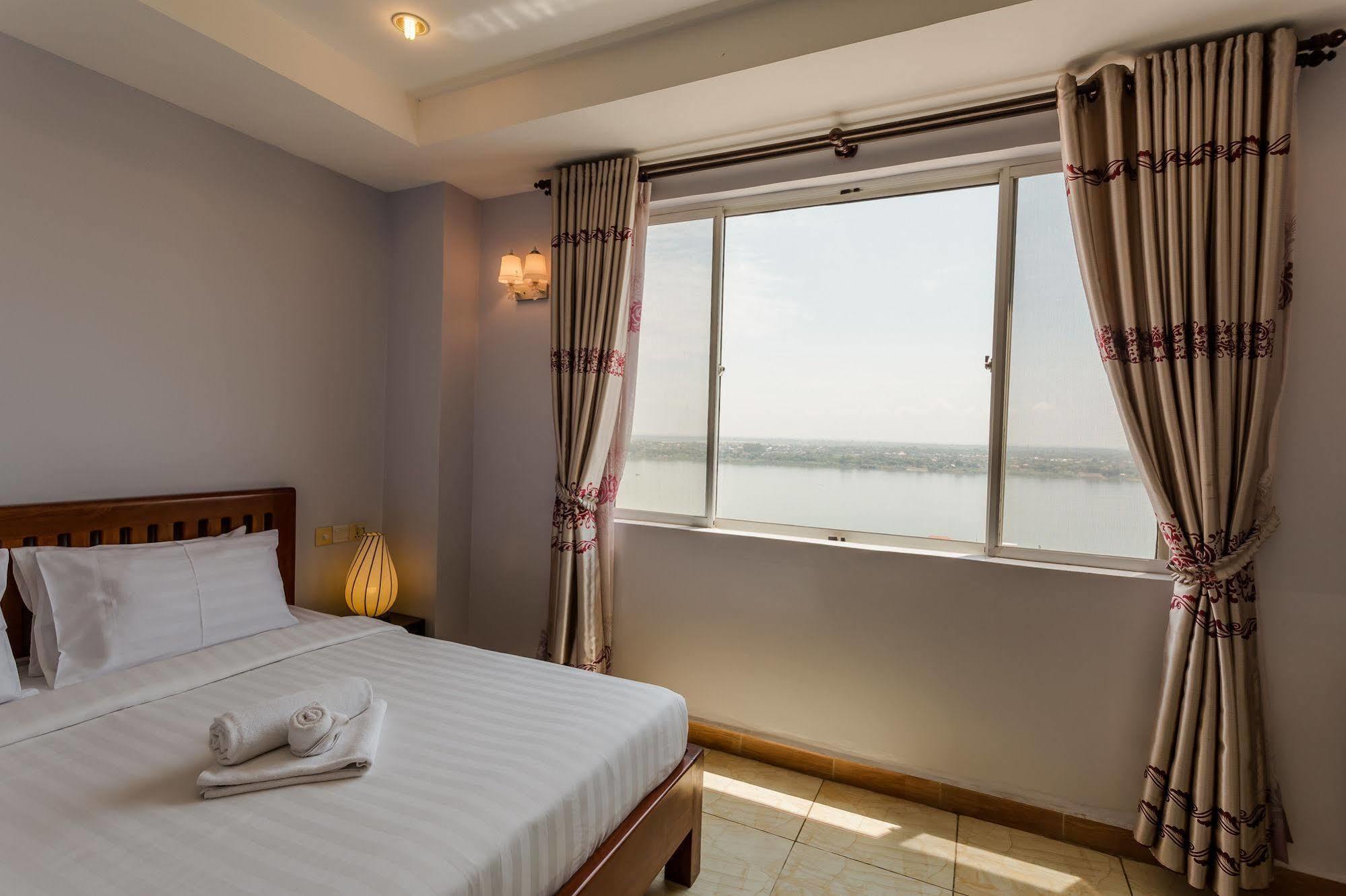 Mekong View Tower Hotel Phnom Penh Exterior photo